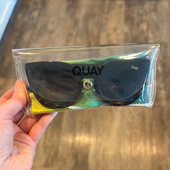 Quay Australia Noosa Polarized Tortoise Sunglasses - Picture 6 of 6